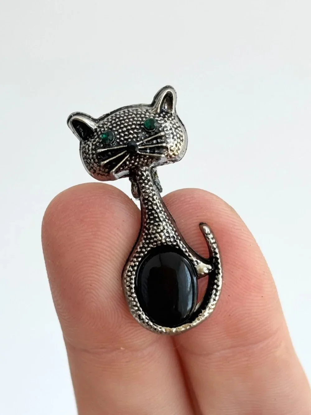 Cat | Kitty | Kitten Silver Toned Textured 3D Faux Black Onyx Brooch Pin